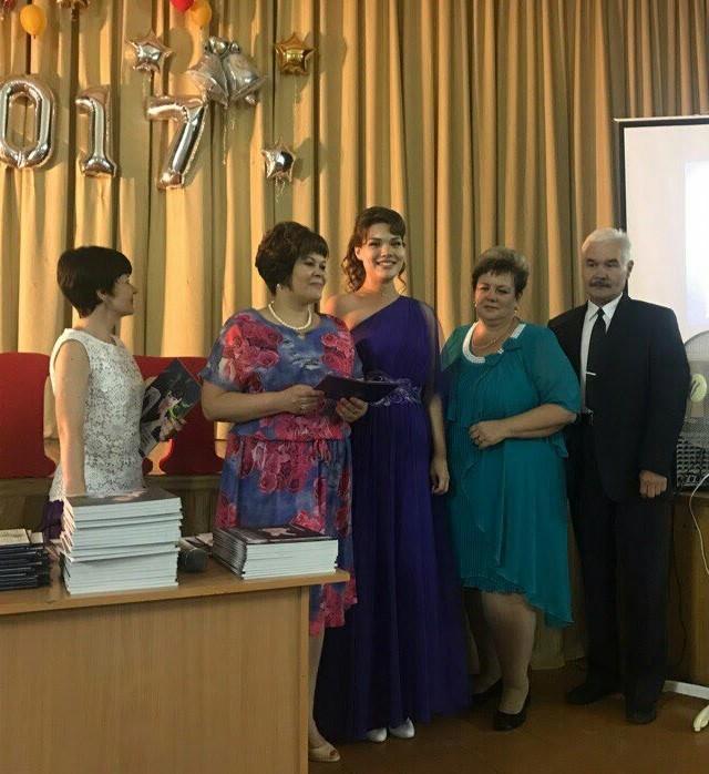 Выпускницы 2017 года, получившие знак «Алтын белгi»